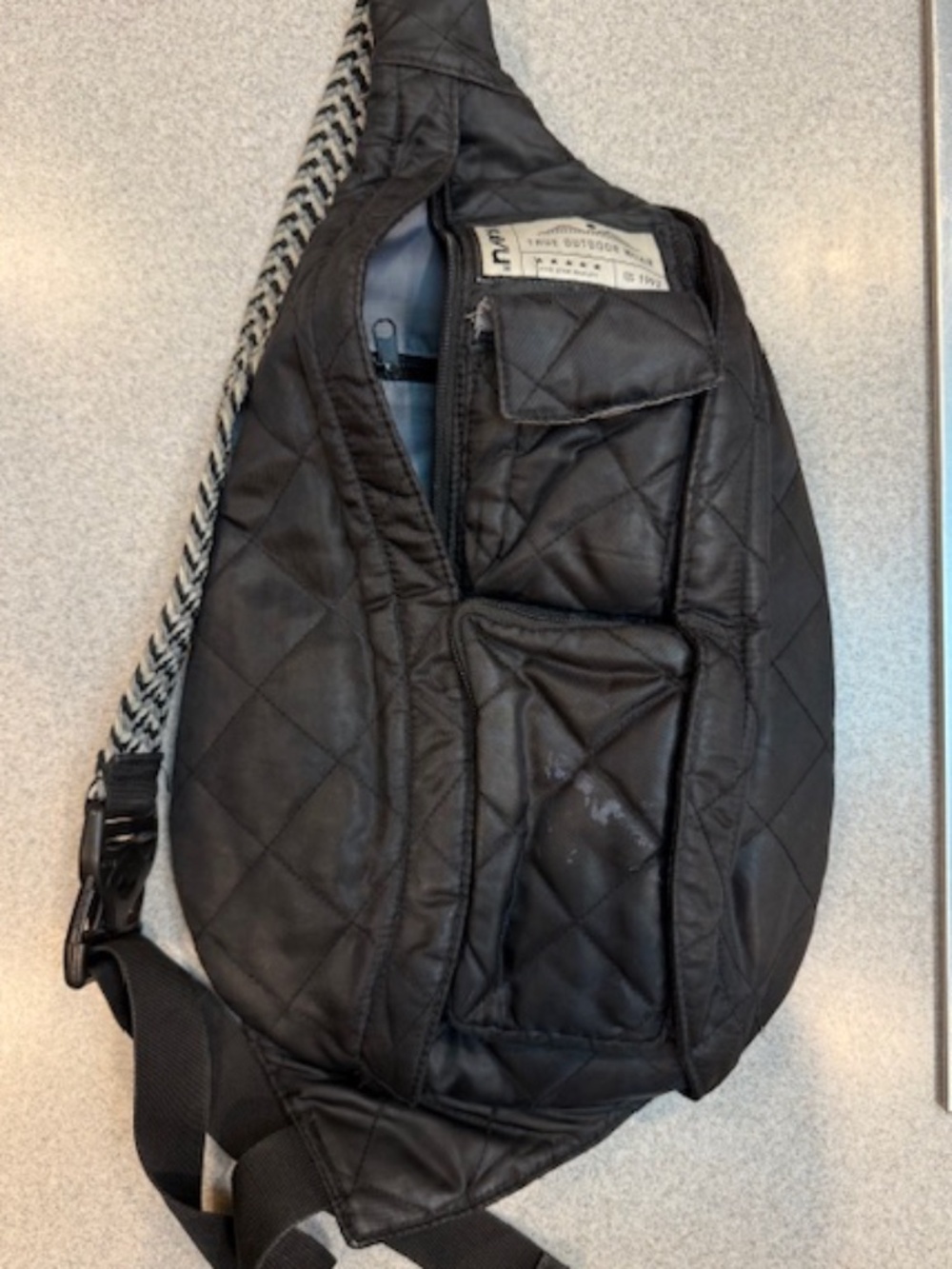 KAVU Rope Puff Sling Crossbody Dual Side Bag Black Quilted Travel Pockets
